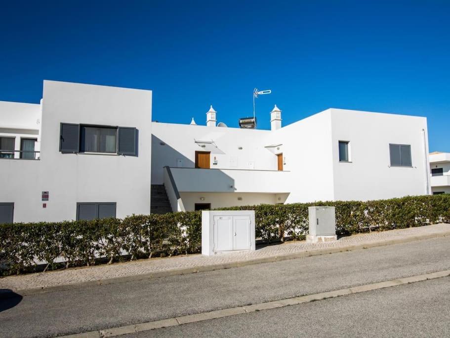 Lake Apartment - Pool And Sea View & Tennis Court & Bbq Pera Exterior photo